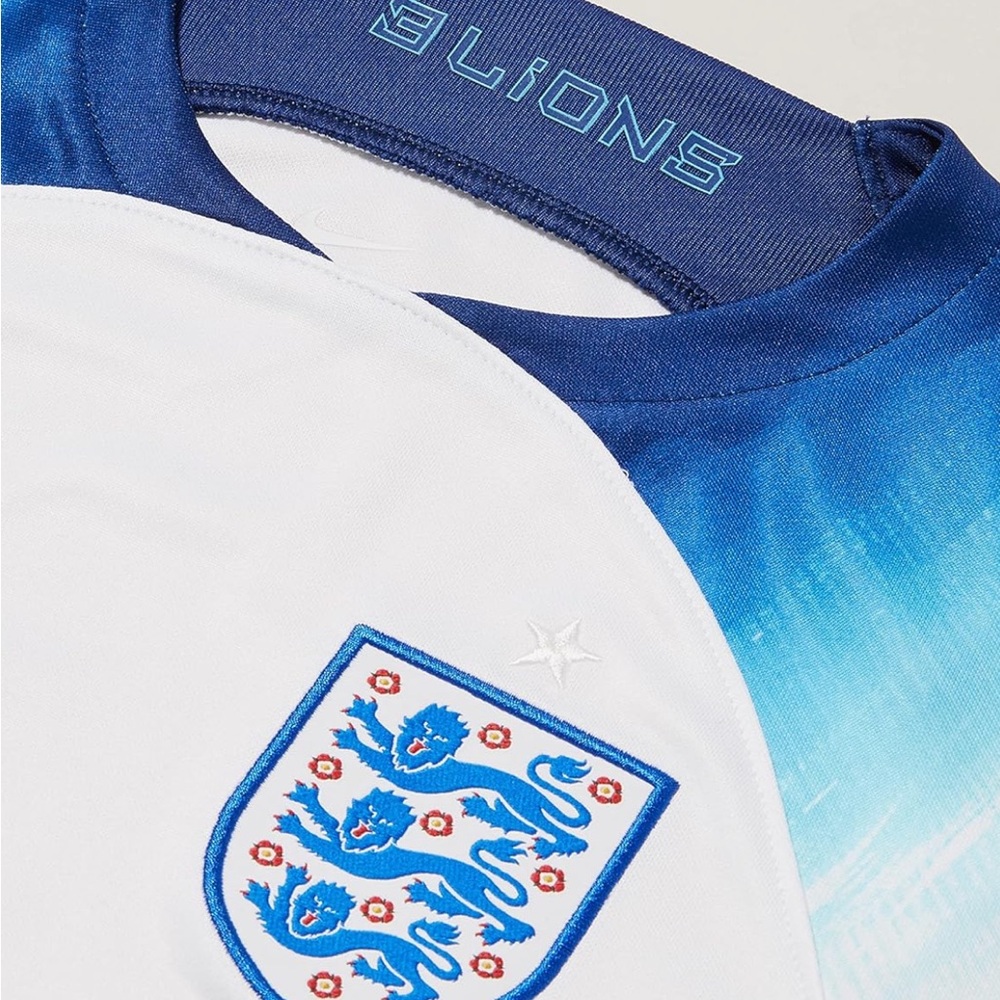 Kids Nike England 3 Lions White and Blue Soccer Jersey. Size S (4-6 years) - Picture 2 of 4
